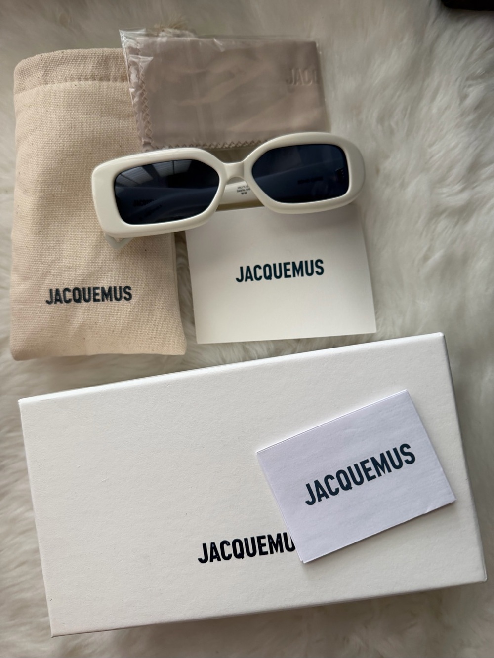 New! Jacquemus White Cream Rectangular Sunglasses with Dark Blue Lenses - Picture 9 of 9